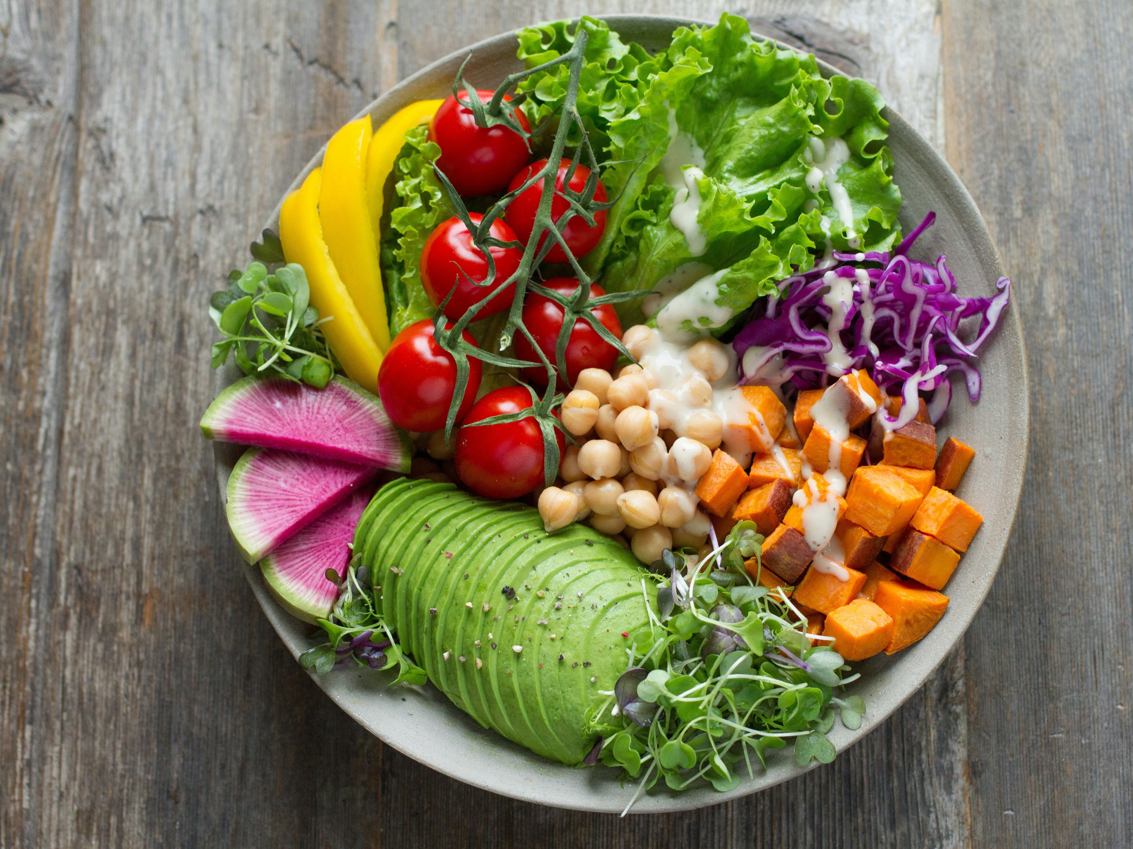 Lowri Turner: jasa hipnoterapi  dan nutrisi untuk diet